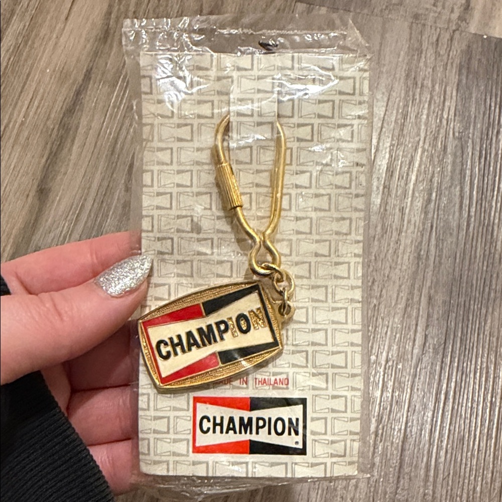 🔑 Vintage Champion Logo Keychain – Gold Tone – Deadstock w/ Original Packaging